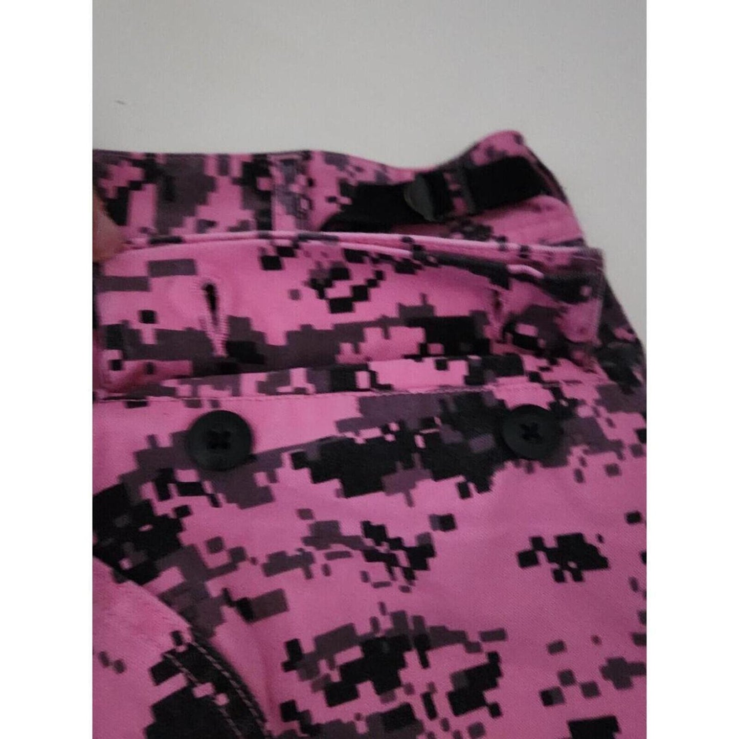 FW17 Supreme Cargo Pant Pink Digi Camo Size 30 W30 L30