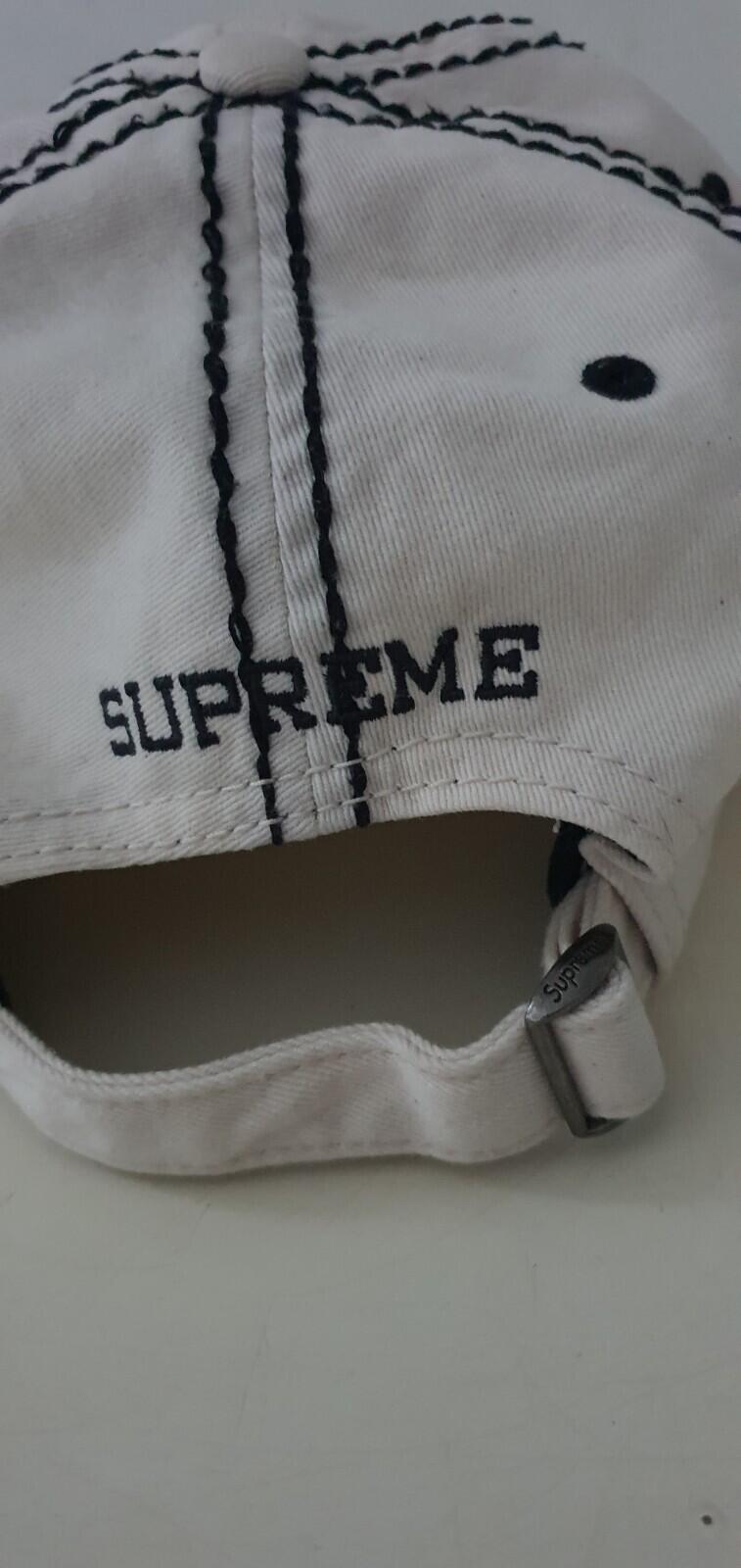 Gorra Supreme Big Stitch de 6 paneles FW20 natural crema