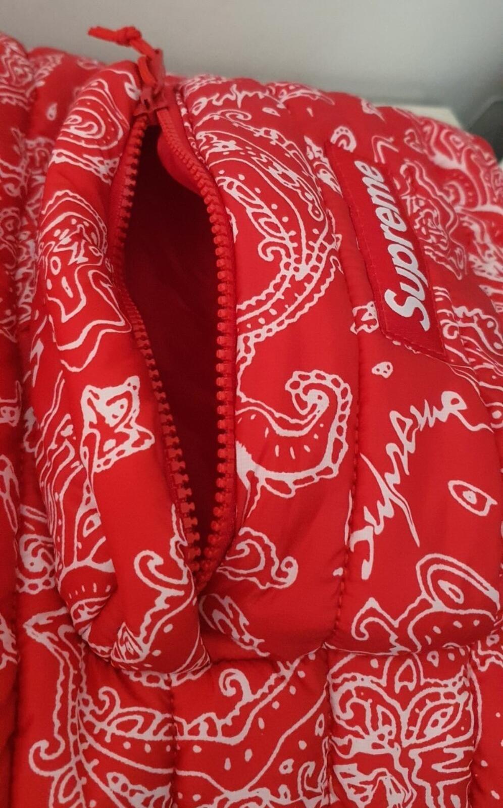 HW22 Supreme Puffer Rucksack rote Paisley-Tasche Wasserabweisend
