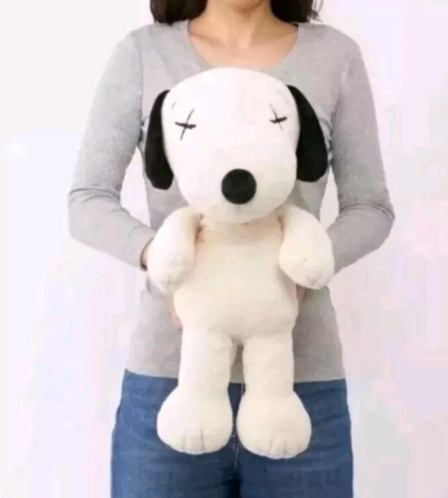 4x KAWS UNIQLO Peanuts Snoopy Plüschtiere 2x (KLEIN) S 2x (MITTEL) M Komplettset Tasche