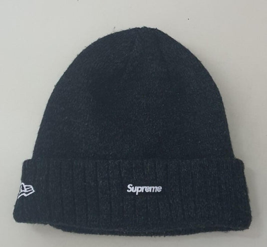 Gorro FW18 Supreme New Era Arc logo con logo pequeño en caja negro