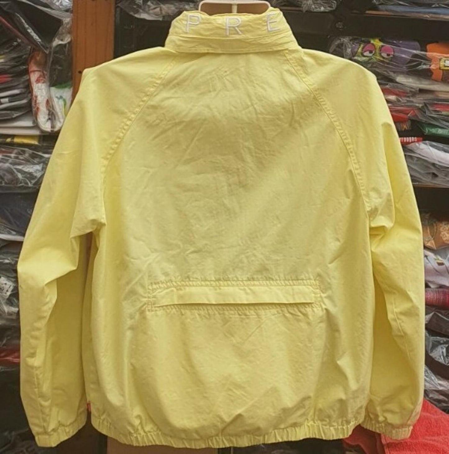 SS20 Supreme Raglan Court Jacke Hellgelb Größe L