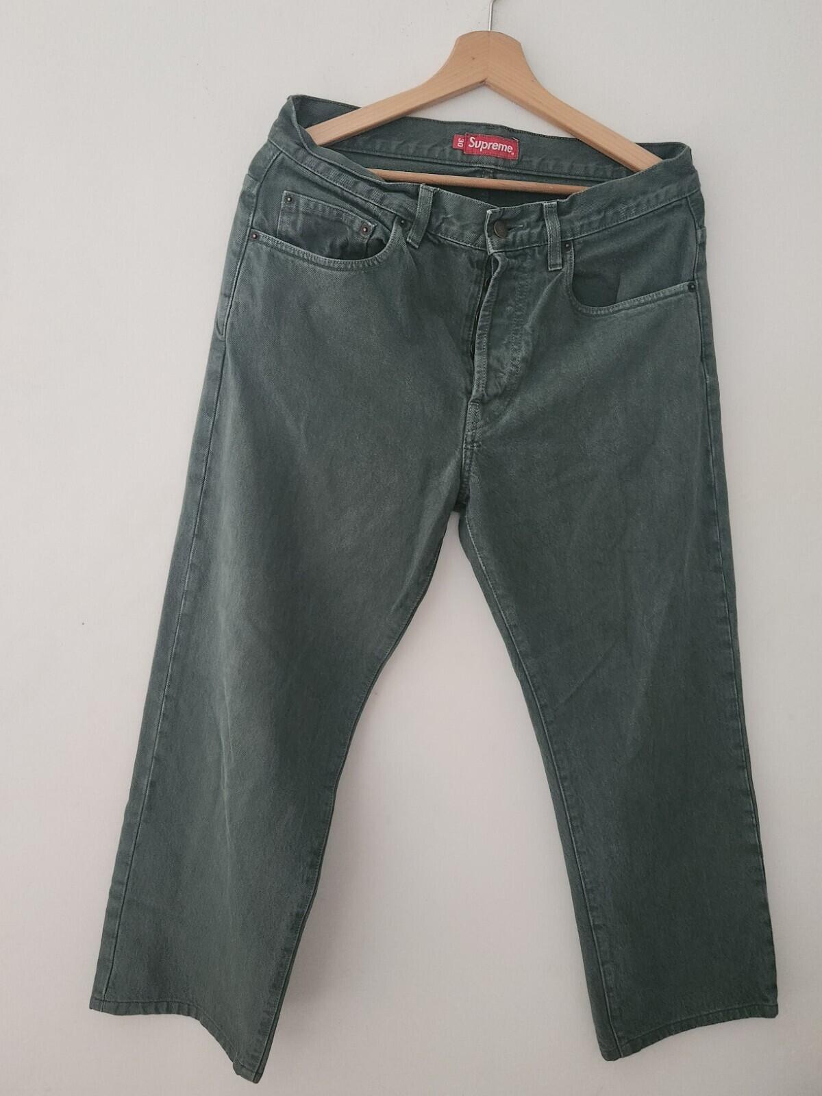 SS18 Supreme jeans regulares lavados Talla 30 Pantalones verde oscuro W30 L25 denim de estrellas