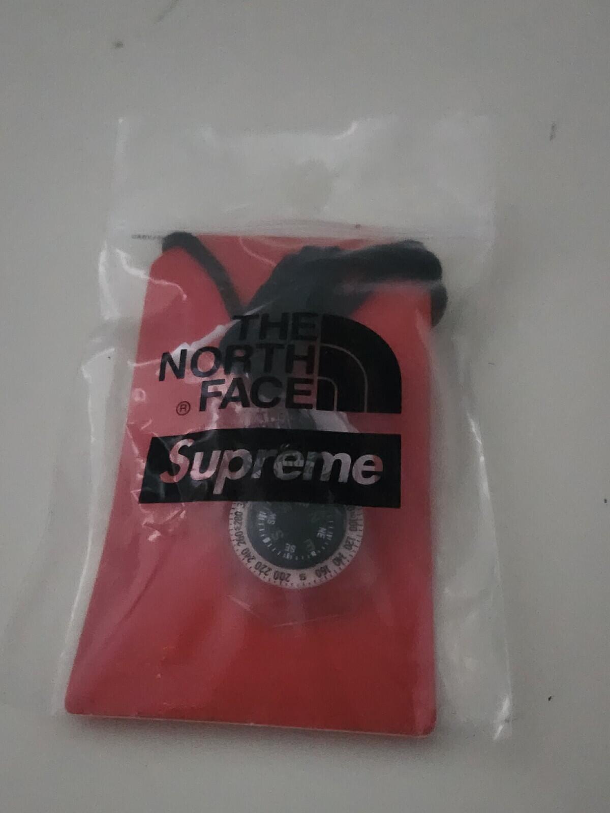 FW18 Supreme x THE NORTH FACE compass necklace Accessory TNF New With Defects