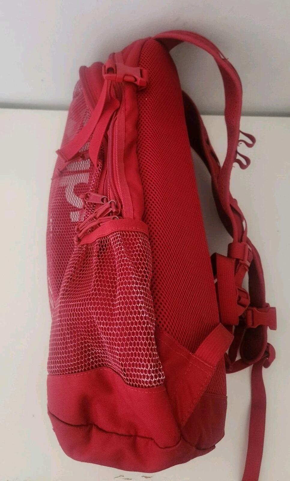 SS20 Supreme Rucksack Netztasche Dunkelrot