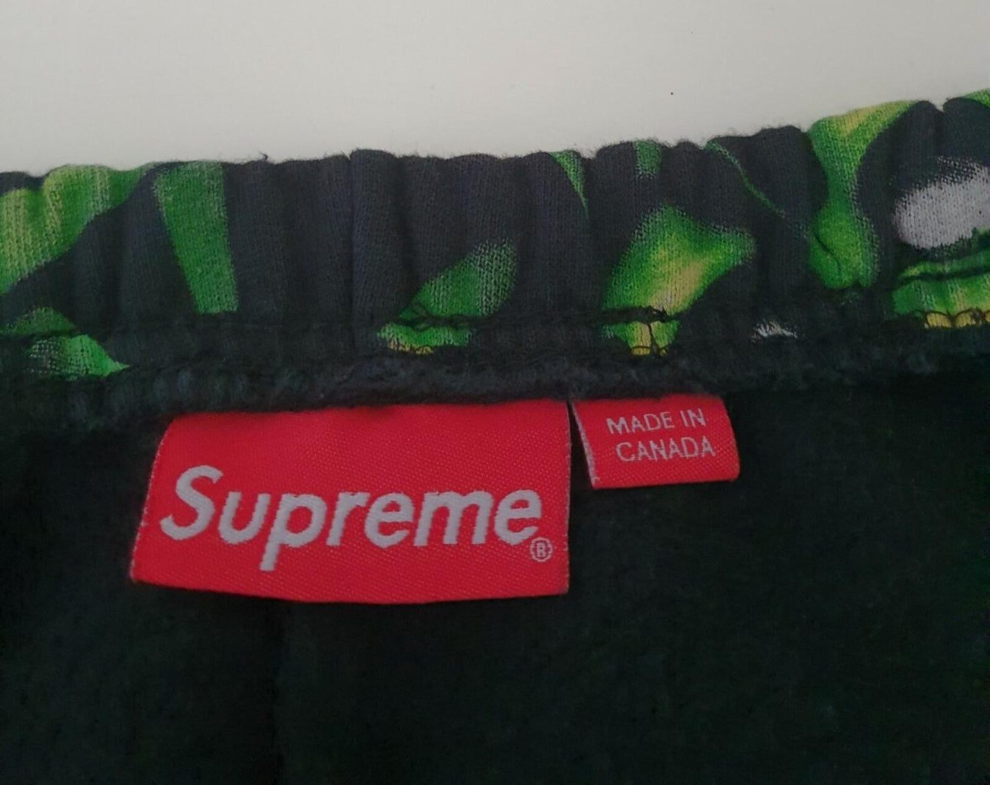 SS18 Supreme Skull Pile grüne Sweatshorts Leuchten im Dunkeln Größe S kurze Hose