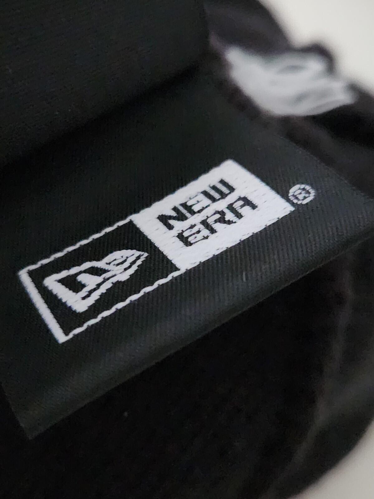 FW17 Supreme x New Era Snake Script beanie Black Red Small Box Logo Hat
