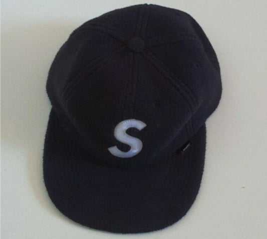 Gorra de seis paneles de forro polar negra con logo "S" FW18 Supreme x Polartec