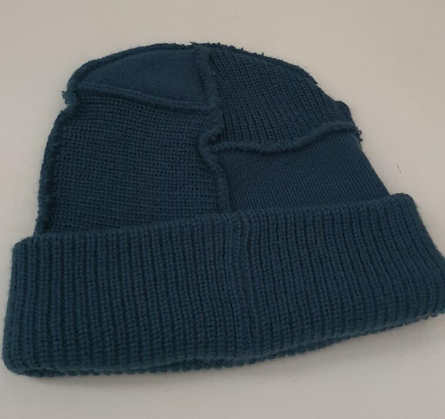 Gorro Supreme FW20 de punto con costuras paneladas color verde azulado