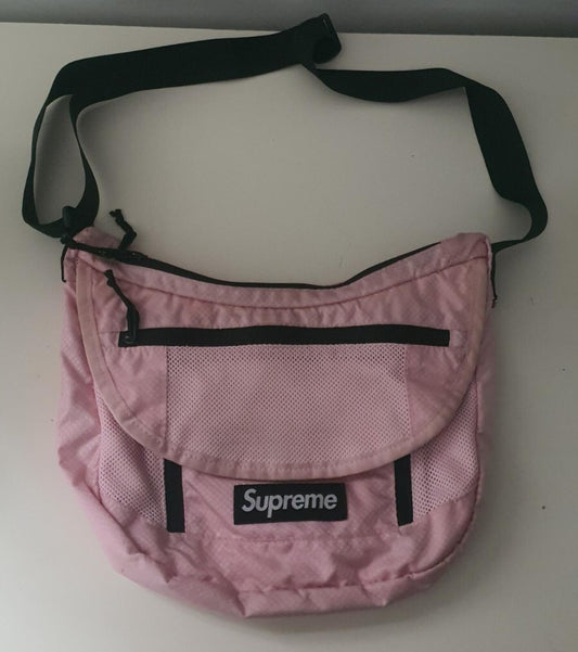 SS22 Supreme bandolera pequeña Rosa Resistente al Agua Logo Caja Negra