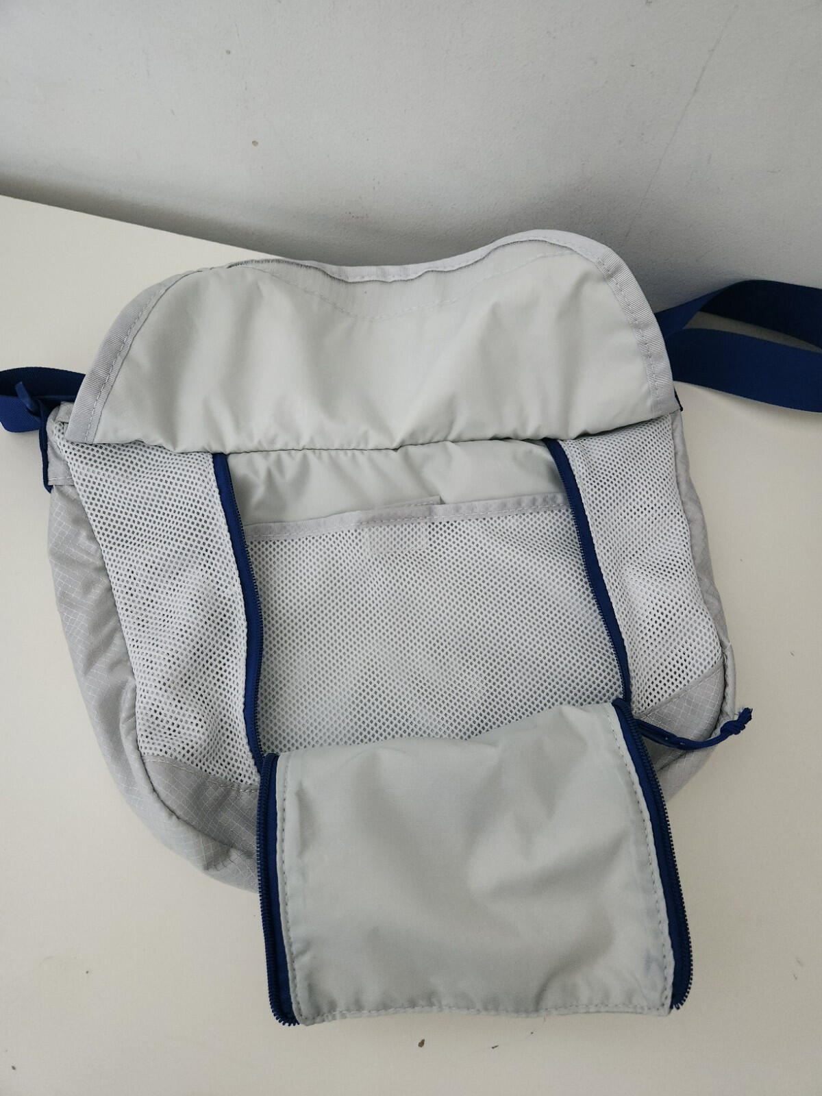 SS22 Supreme kleine Umhängetasche Silber Wasserabweisendes Blue Box Logo
