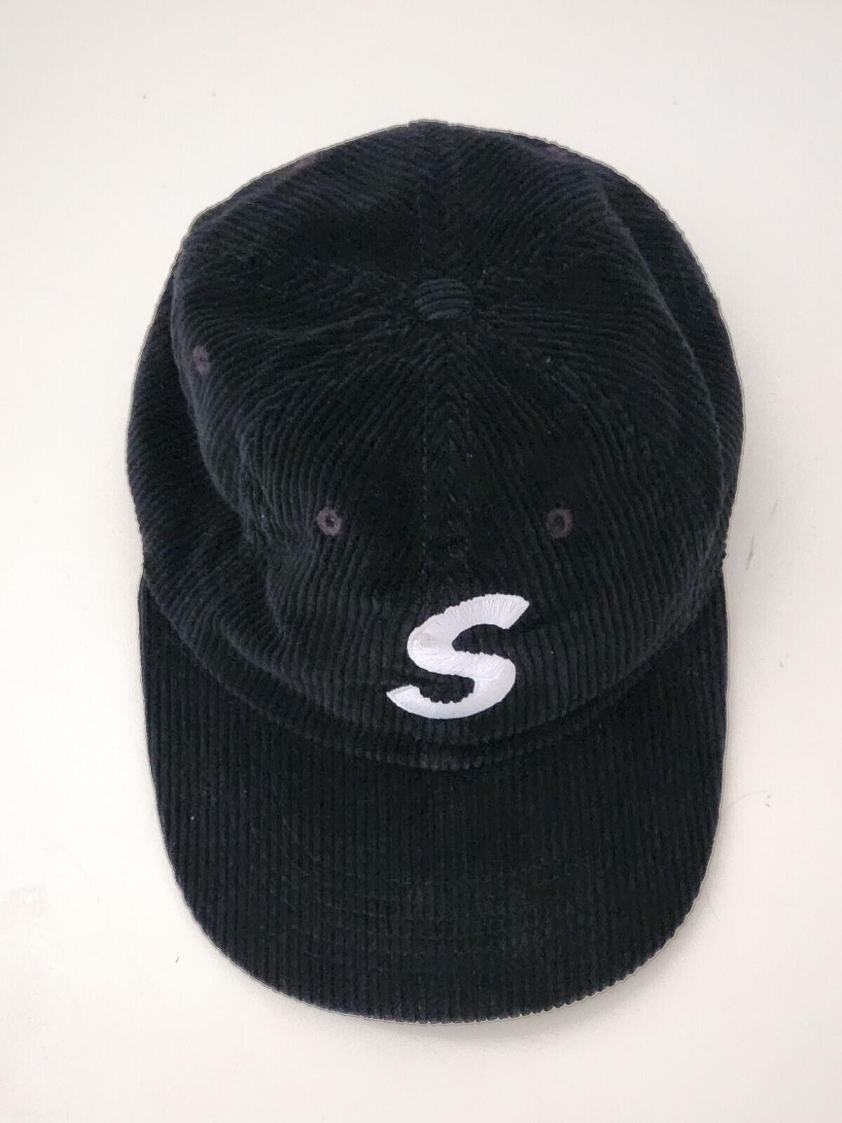 Gorra Supreme de 6 paneles con logo S de pana negra SS17