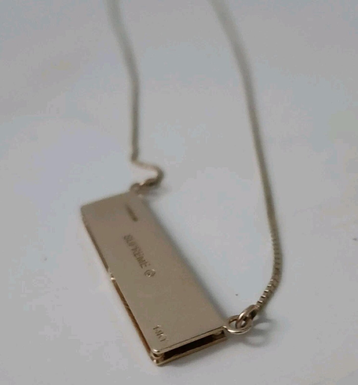 SS20 Supreme Name Plate 14K Gold Anhänger + Kette Gelbe Halskette gestempeltes Logo