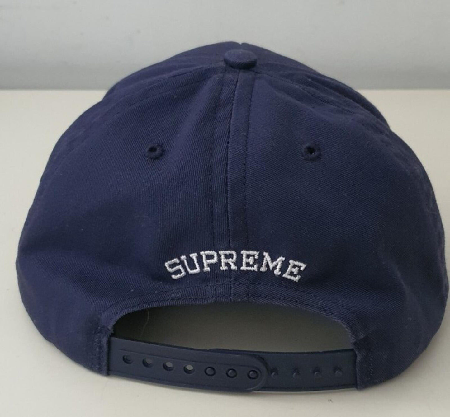 FW17 Supreme Studded Script Logo 5-Panel-Cap Blau Cap Navy