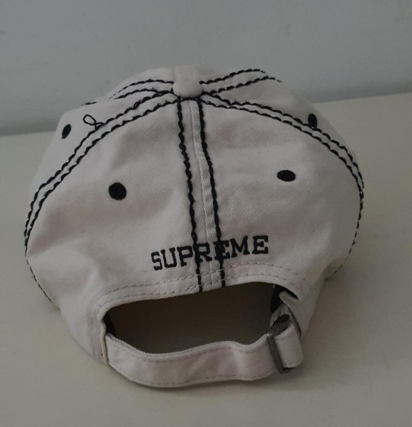 Gorra Supreme Big Stitch de 6 paneles FW20 natural crema