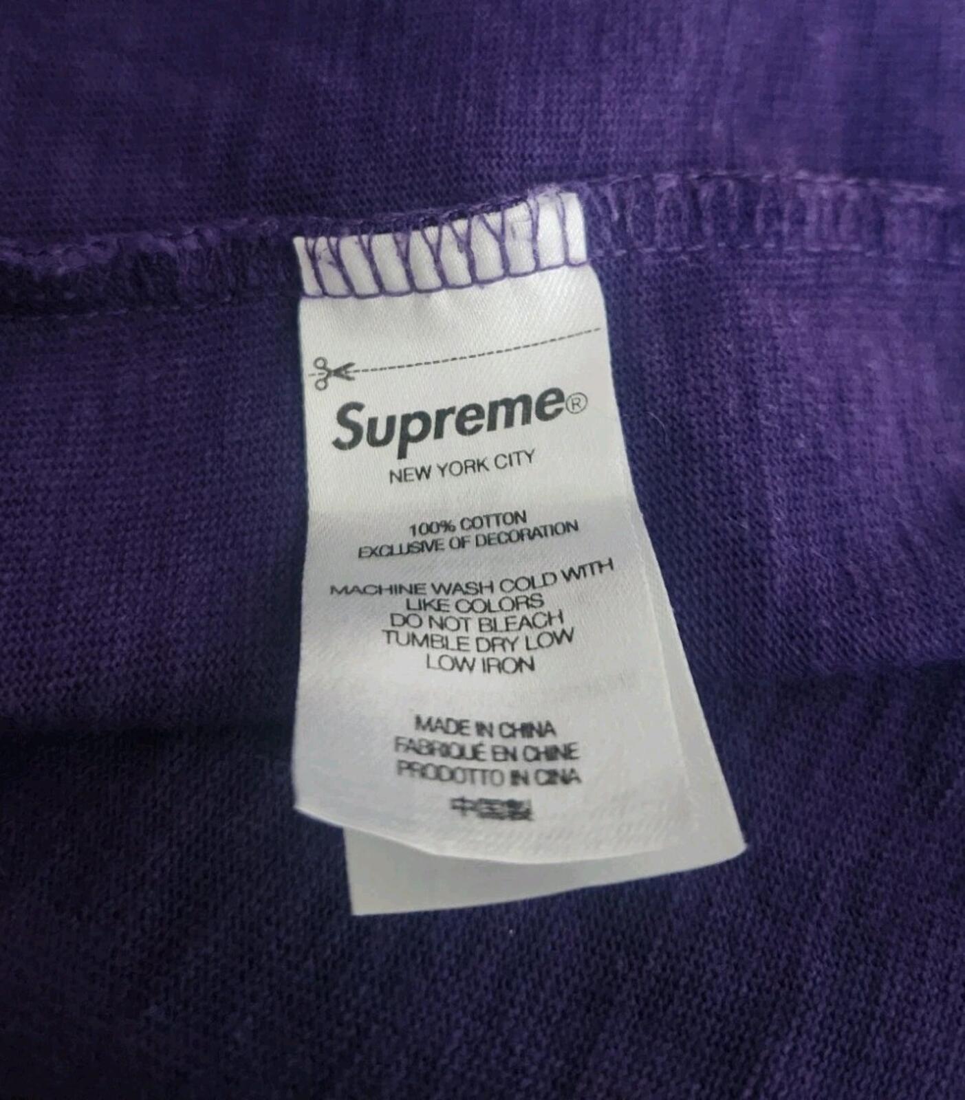 SS23 Supreme Sketch Embroidered S/S Top Talla M camiseta morada