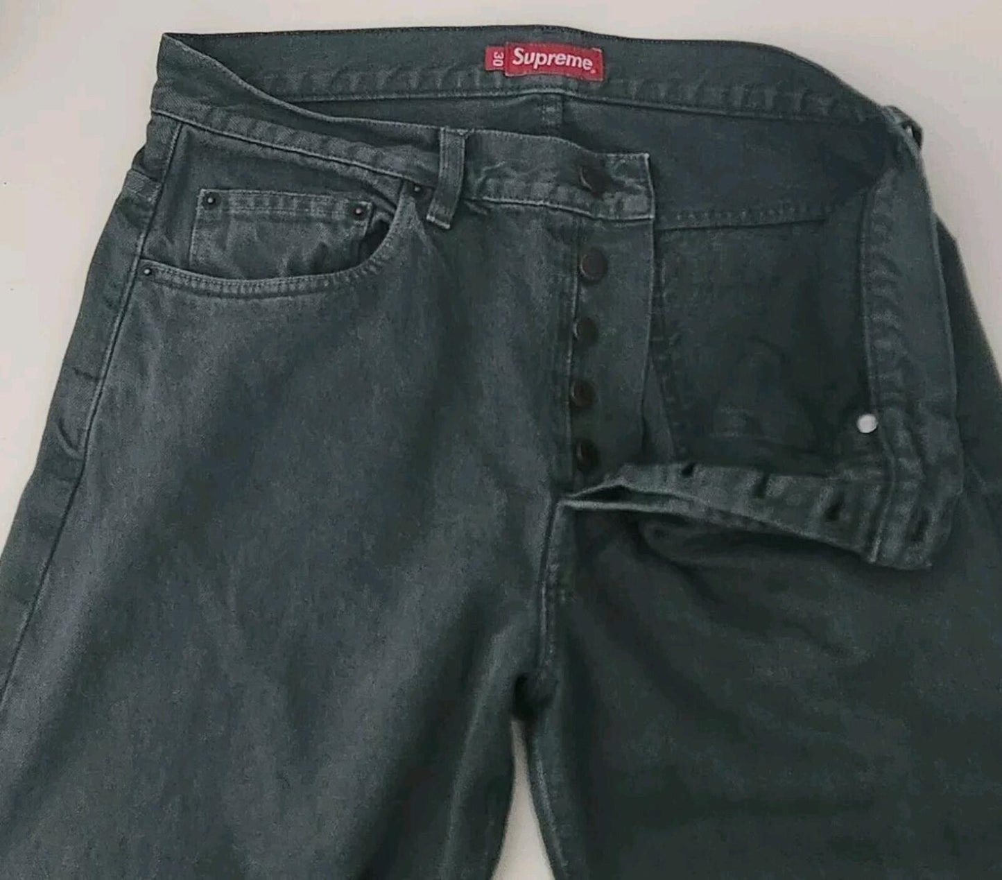 SS18 Supreme jeans regulares lavados Talla 30 Pantalones verde oscuro W30 L25 denim de estrellas