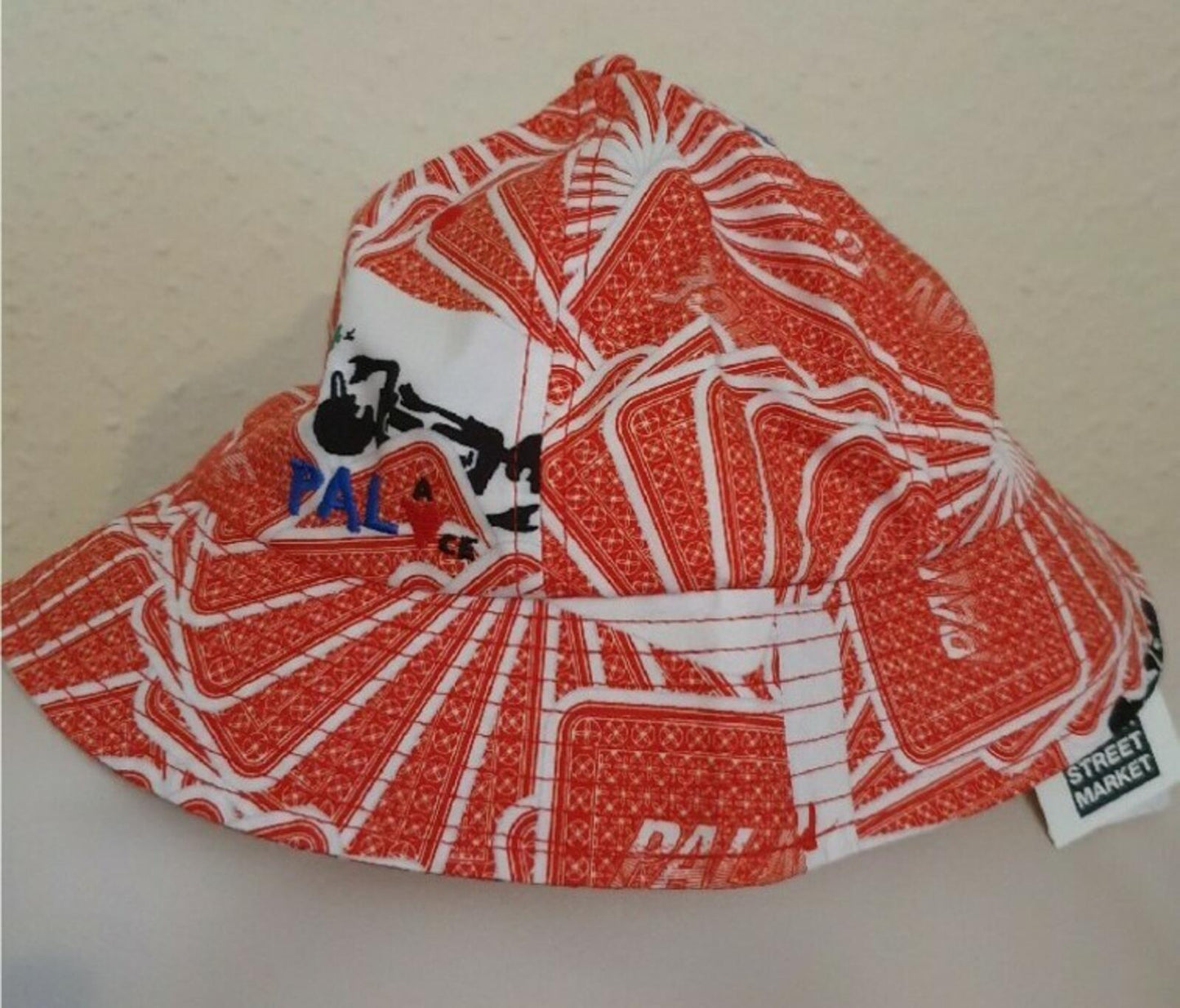 Palace x JCDC roter Fischerhut Crusher Palace Skateboards Cards Selten Neu mit Etikett