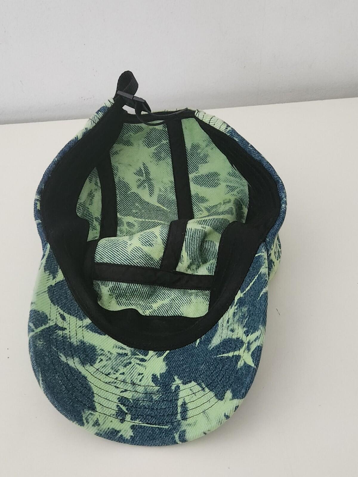 Gorra Camp Supreme de mezclilla teñida de verde desteñido FW22