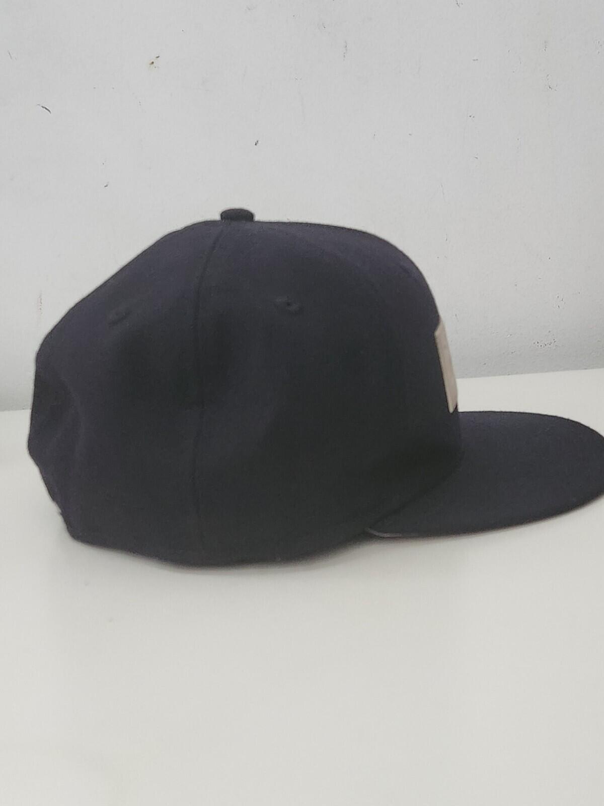SS16 Supreme Box Logo New Era Marine Mütze Silber Metallic Logo 7 1/4 Seltene Wollmütze
