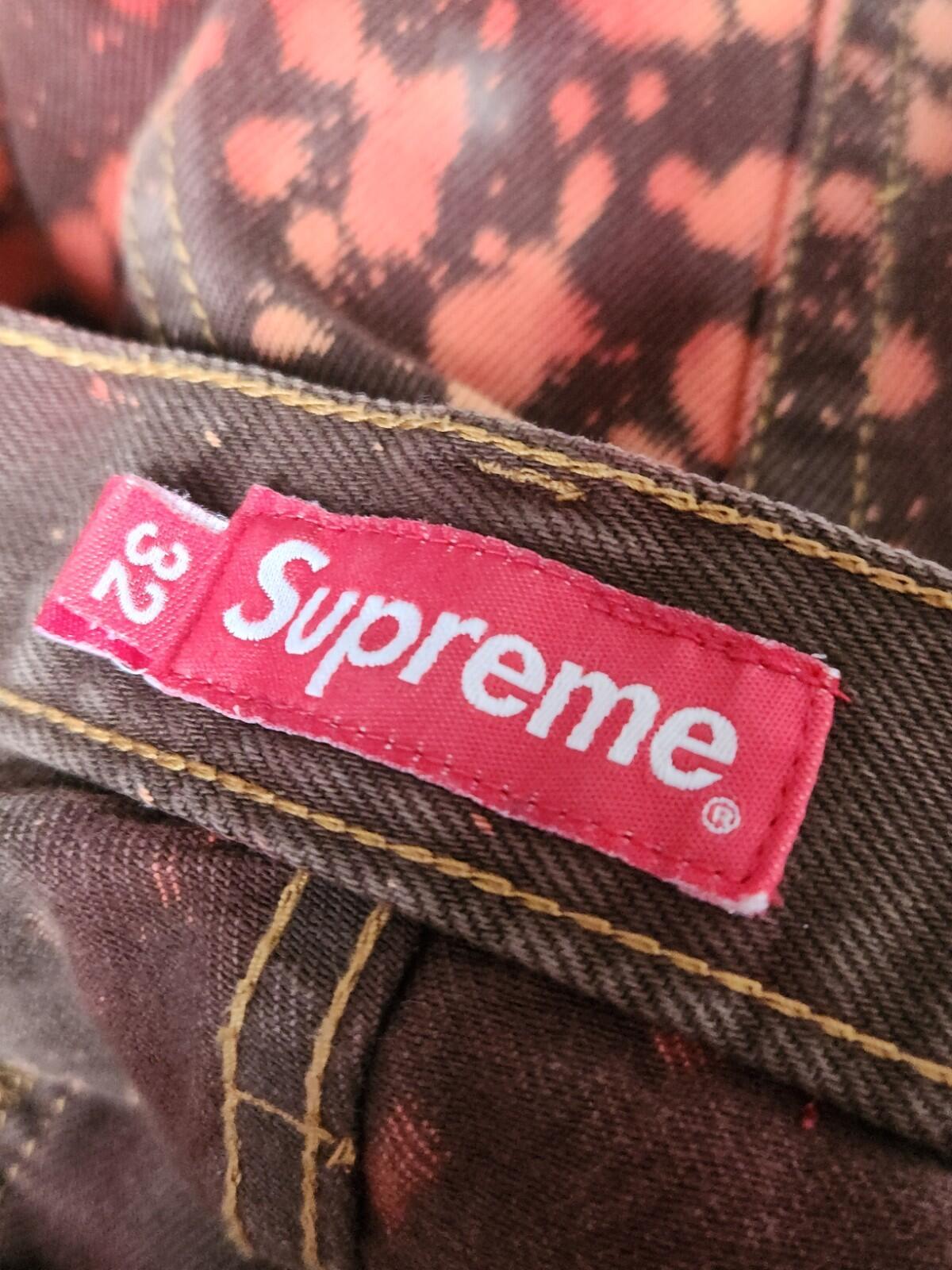 FW21 Supreme regular jean size 32 W32 L32 Bleached Red