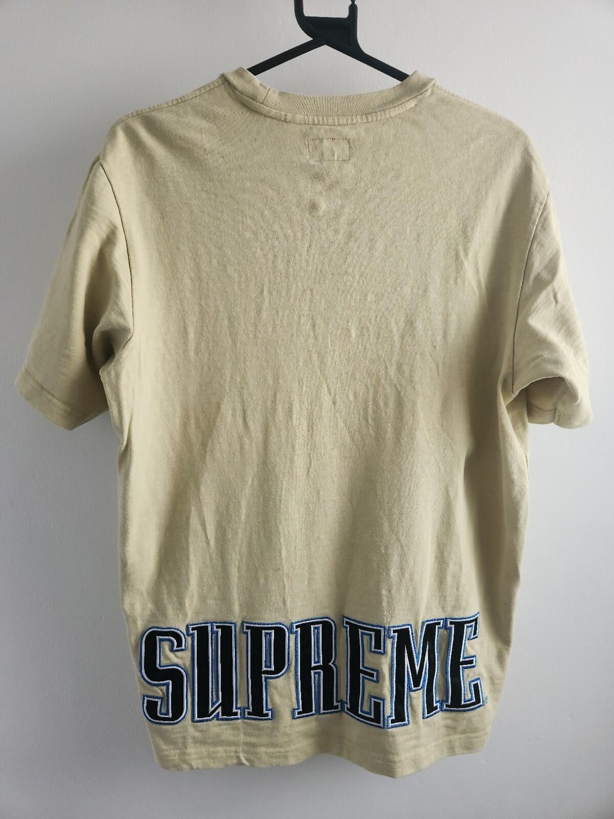 FW22 Supreme Contrast Appliqué S/S Top T-Shirt Größe S Klein Hellgelb