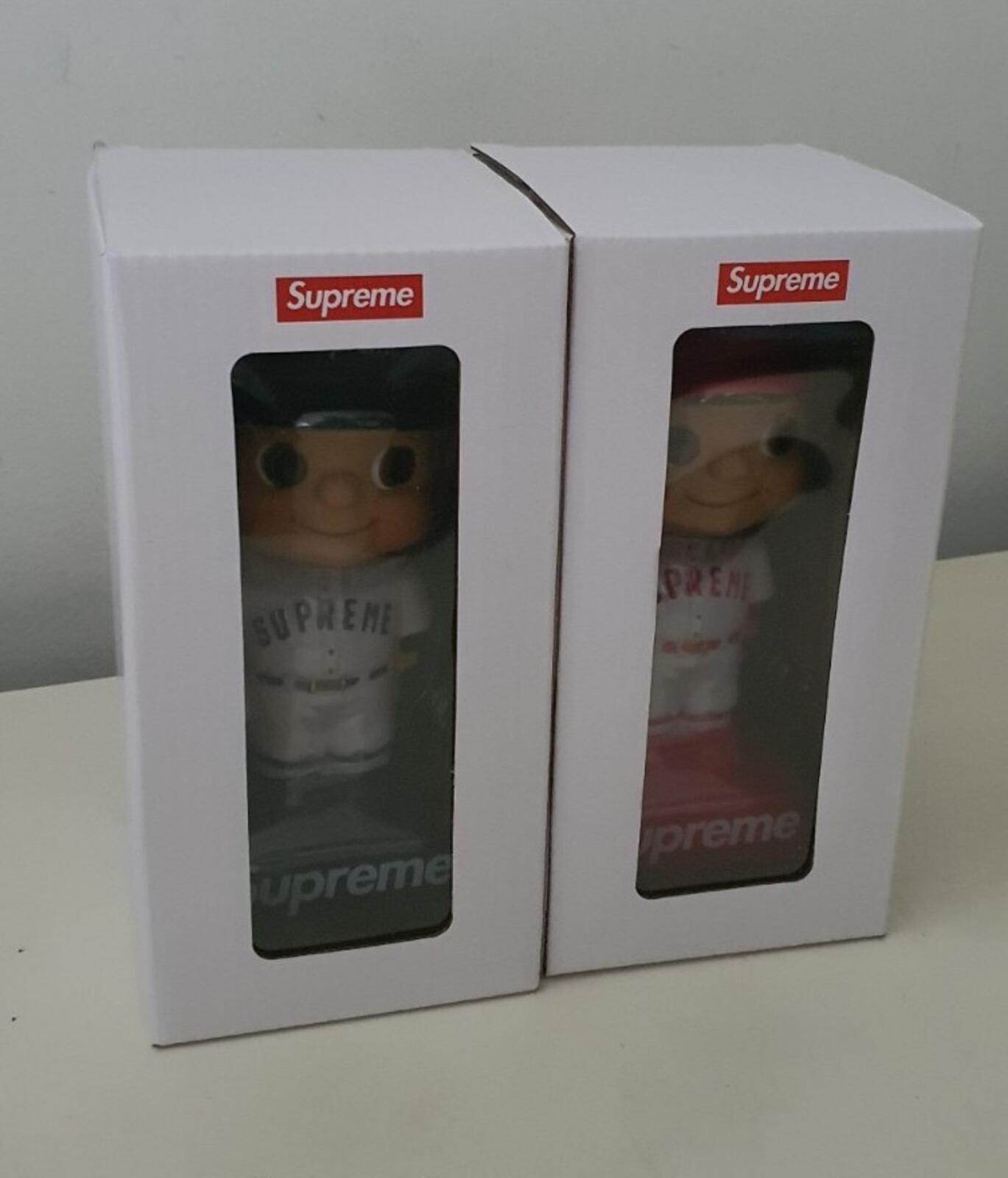 SS23 Supreme 2x Bobbleheads Car Toy Accessory Blue Red