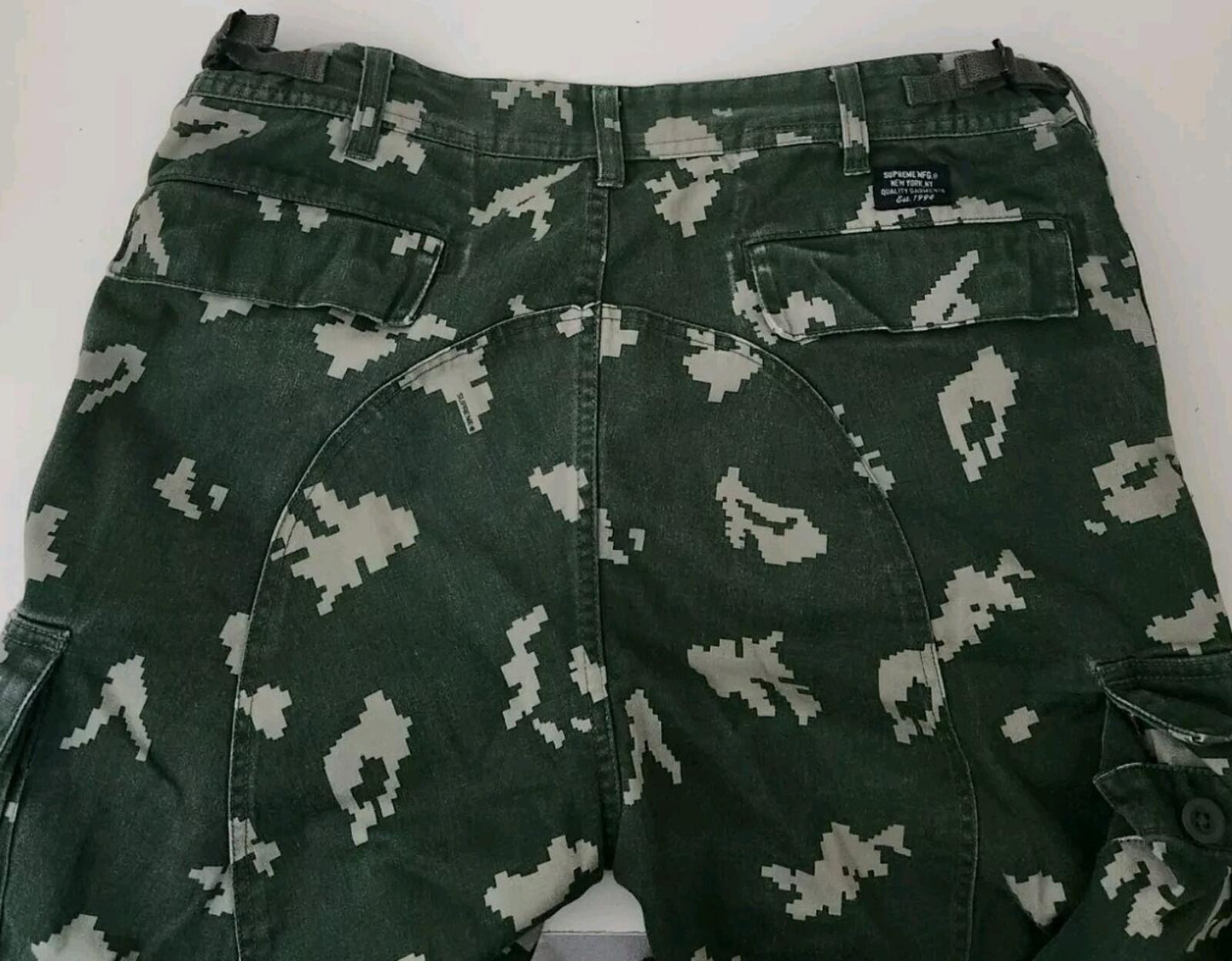 FW20 Supreme Cargo Pants Olive Digi Camo Size 30 W30