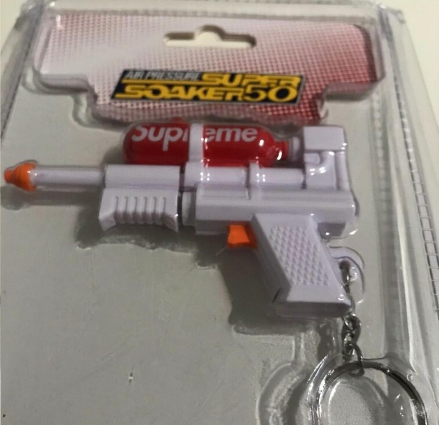 SS19 Supreme Worlds Smallest Mini Super Soaker 50 Schlüsselanhänger Neu und Ungeöffnet