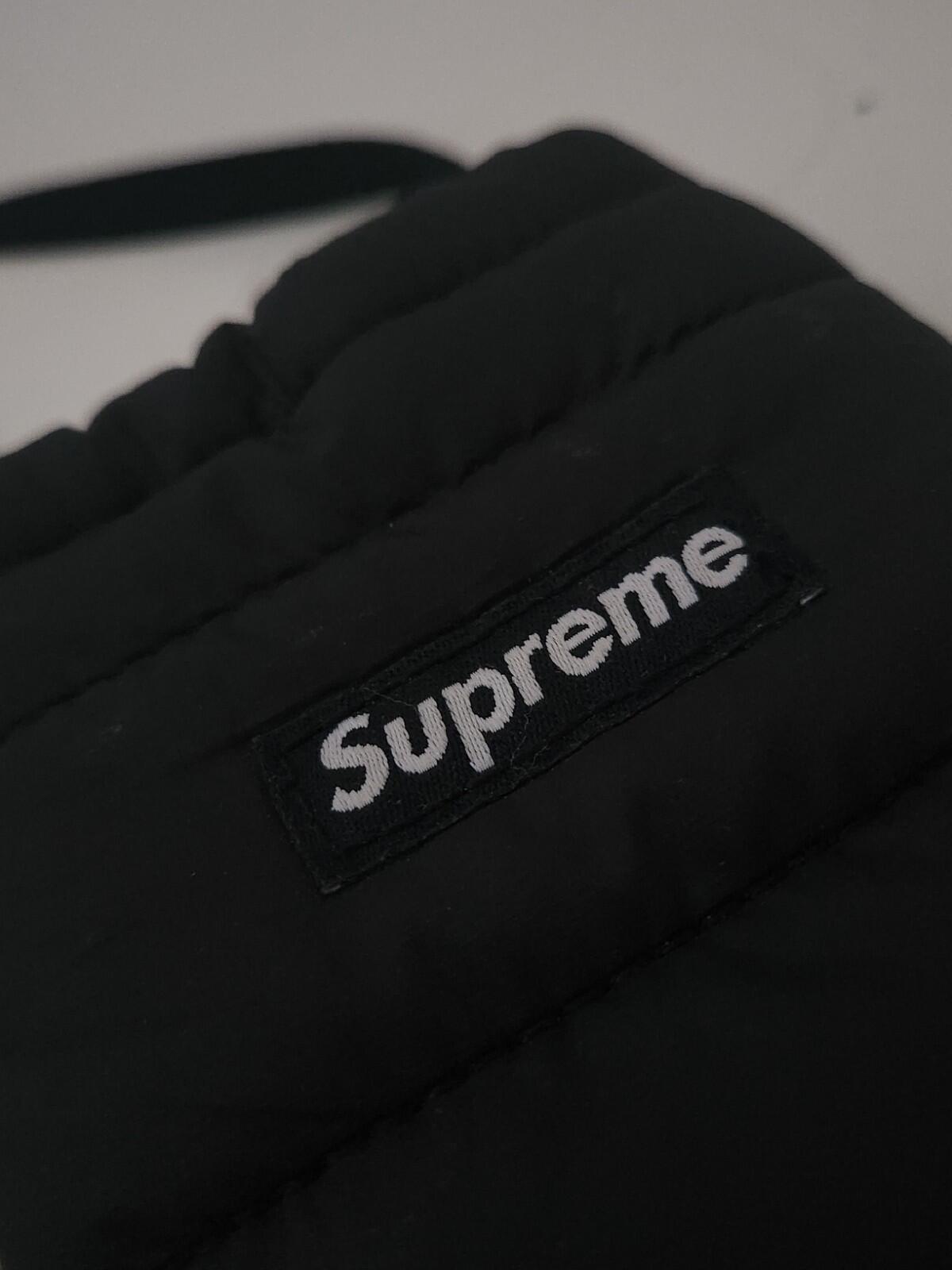 FW22 Supreme puffer neck pouch black water resistant bag Mobile Phone