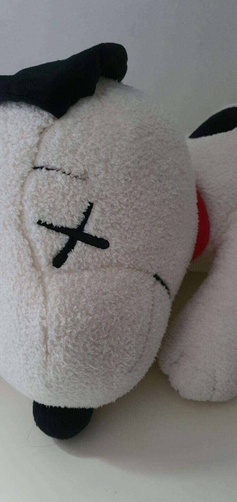 KAWS x UNIQLO x Peanuts Snoopy Plüschtier (Medium) von 2017 Hund