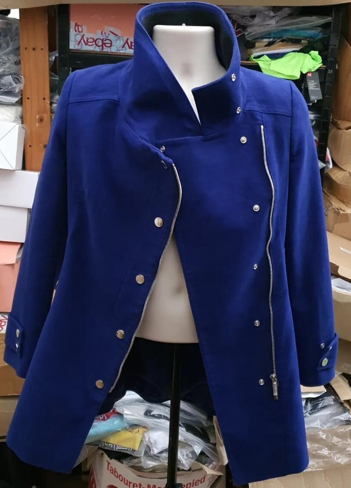 KAREN MILLEN Moleskin Mantel mit silbernen Metallapplikationen, Blau, Größe DE 36, UVP £210