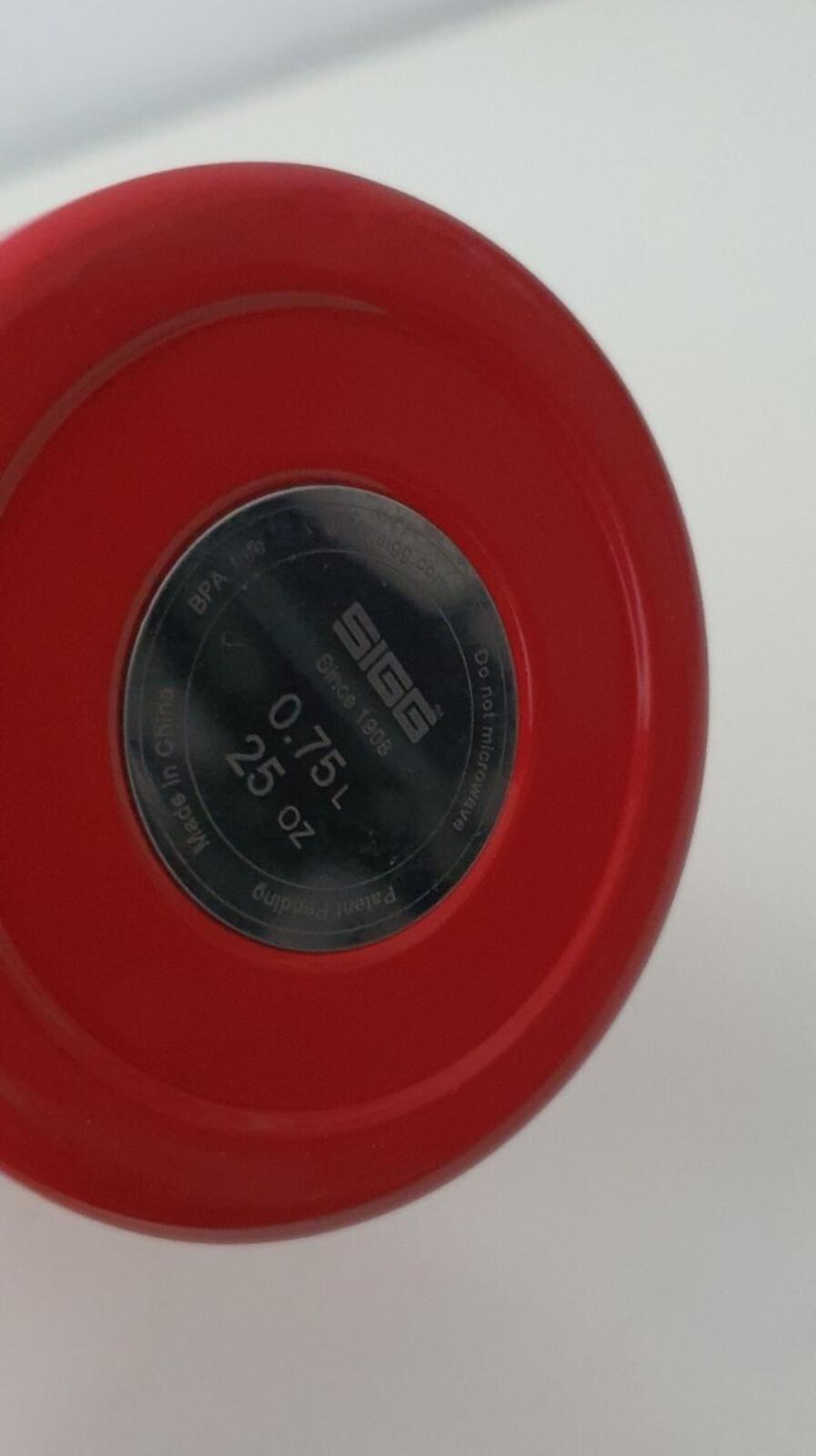 FW20 Supreme x Sigg Vacuum Insulated 0.75 bottle Red Water Stainless Steel