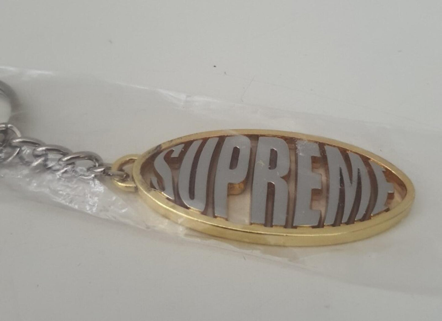 SS17 Supreme Oval Logo metal keychain gold keyring New and unopened Accessory