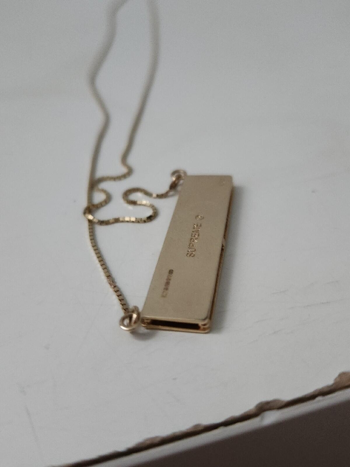 SS20 Supreme Name Plate 14K Gold Anhänger + Kette Gelbe Halskette gestempeltes Logo