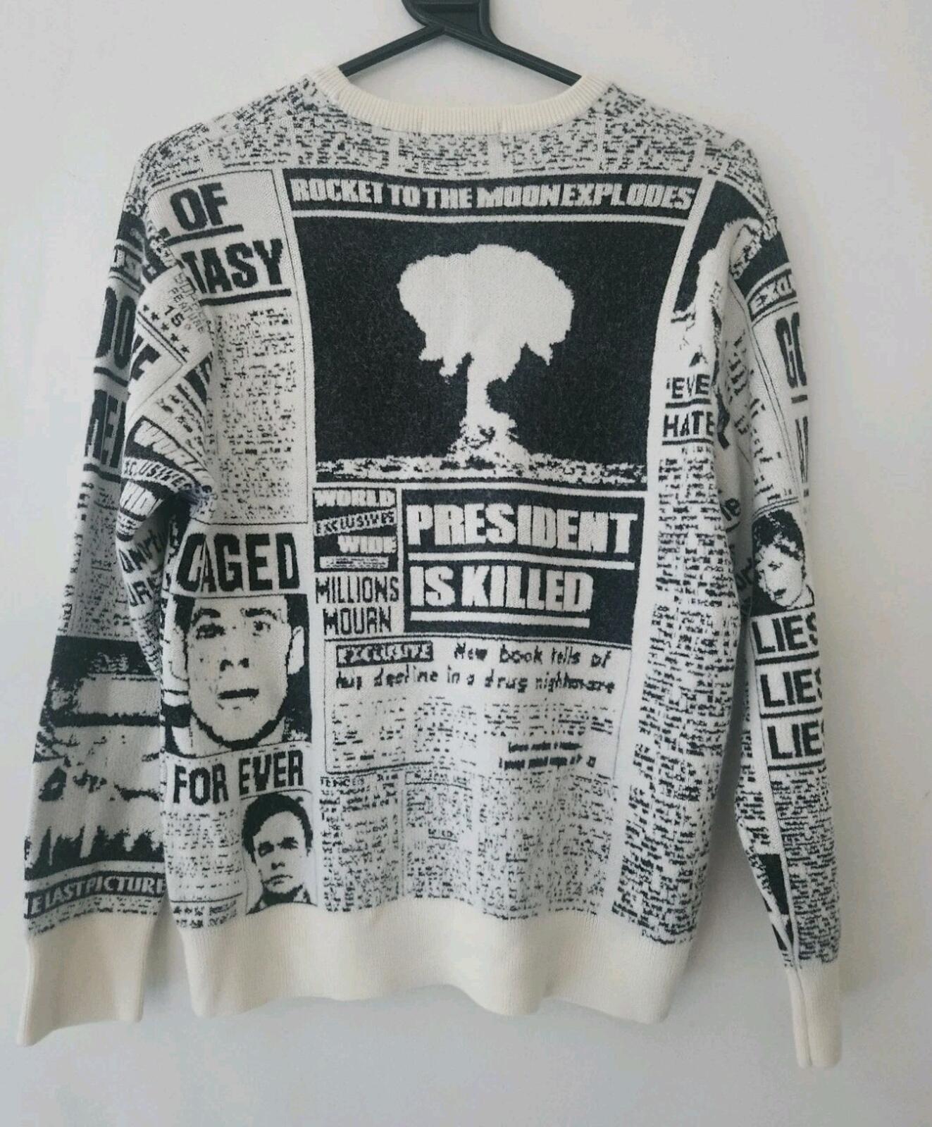 FW18 Supreme Newsprint Pullover Merinowolle Weiß Größe S
