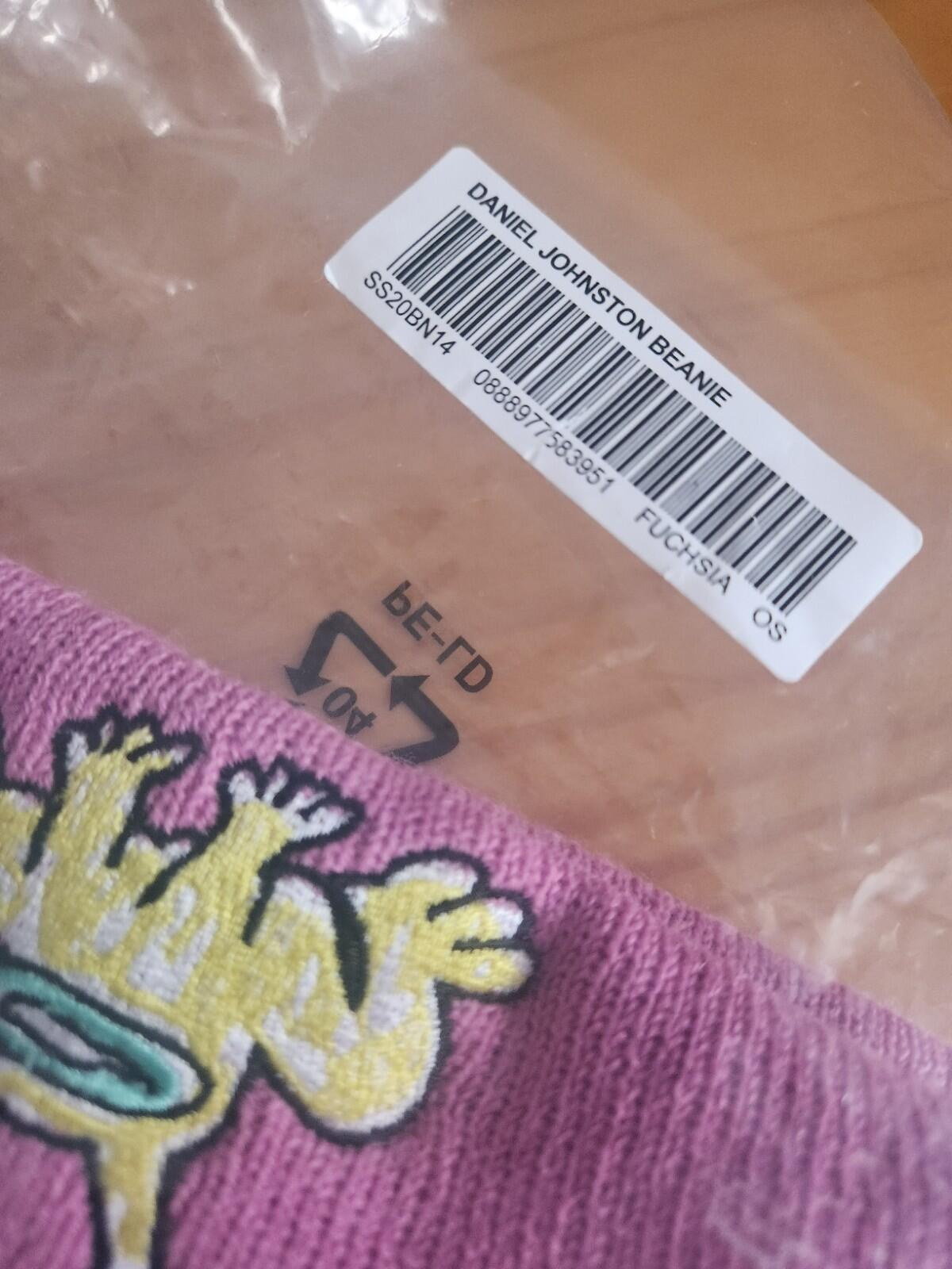 SS20 Supreme Daniel Johnston beanie fuchsia