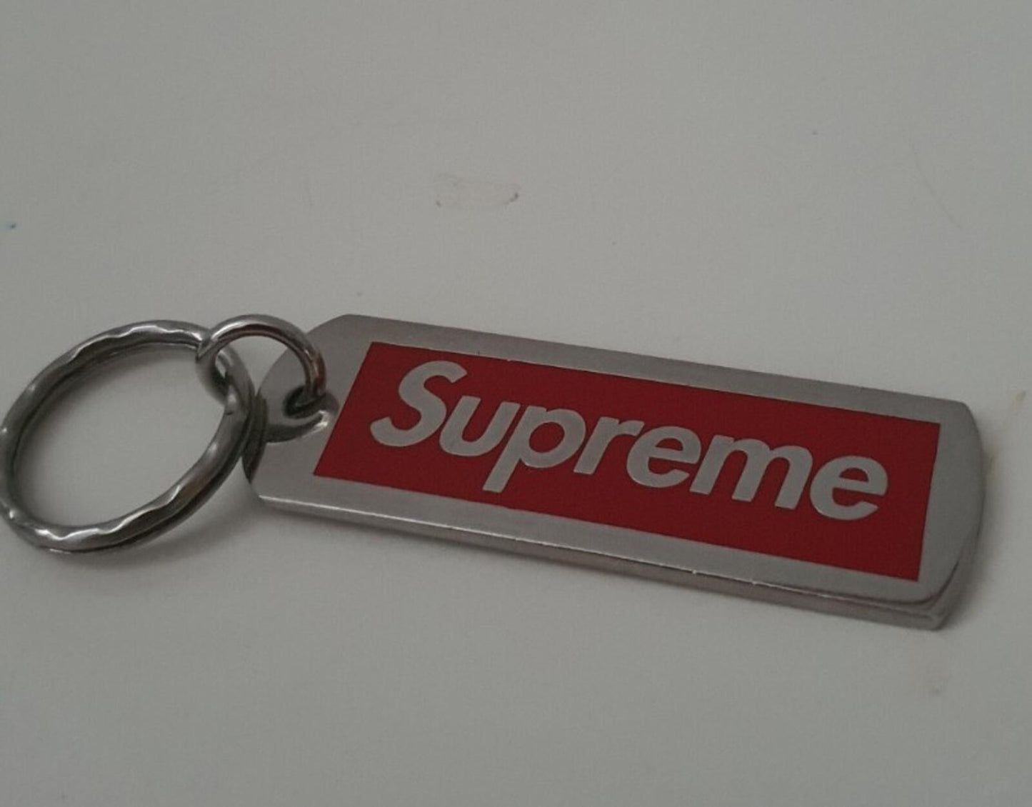 SS14 Supreme metal tag keychain red keyring Rare Accessory