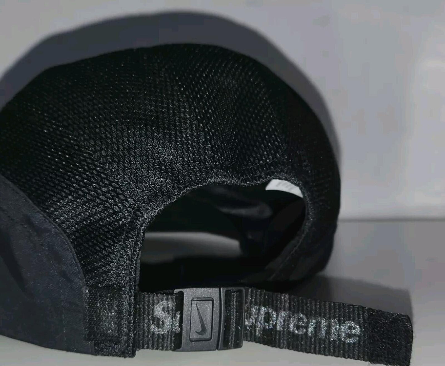 FW17 Supreme x Nike Trail Running Cap schwarze Kappe 3M reflektierend Humara