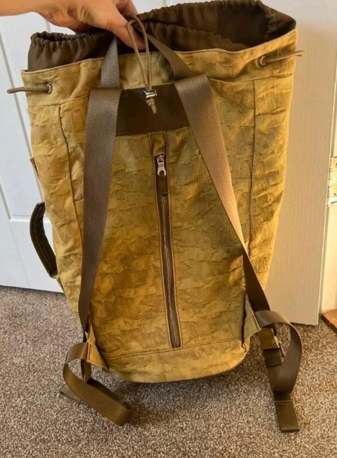 Mochila de mezclilla jacquard Supreme Fat Tip SS22, color verde oliva
