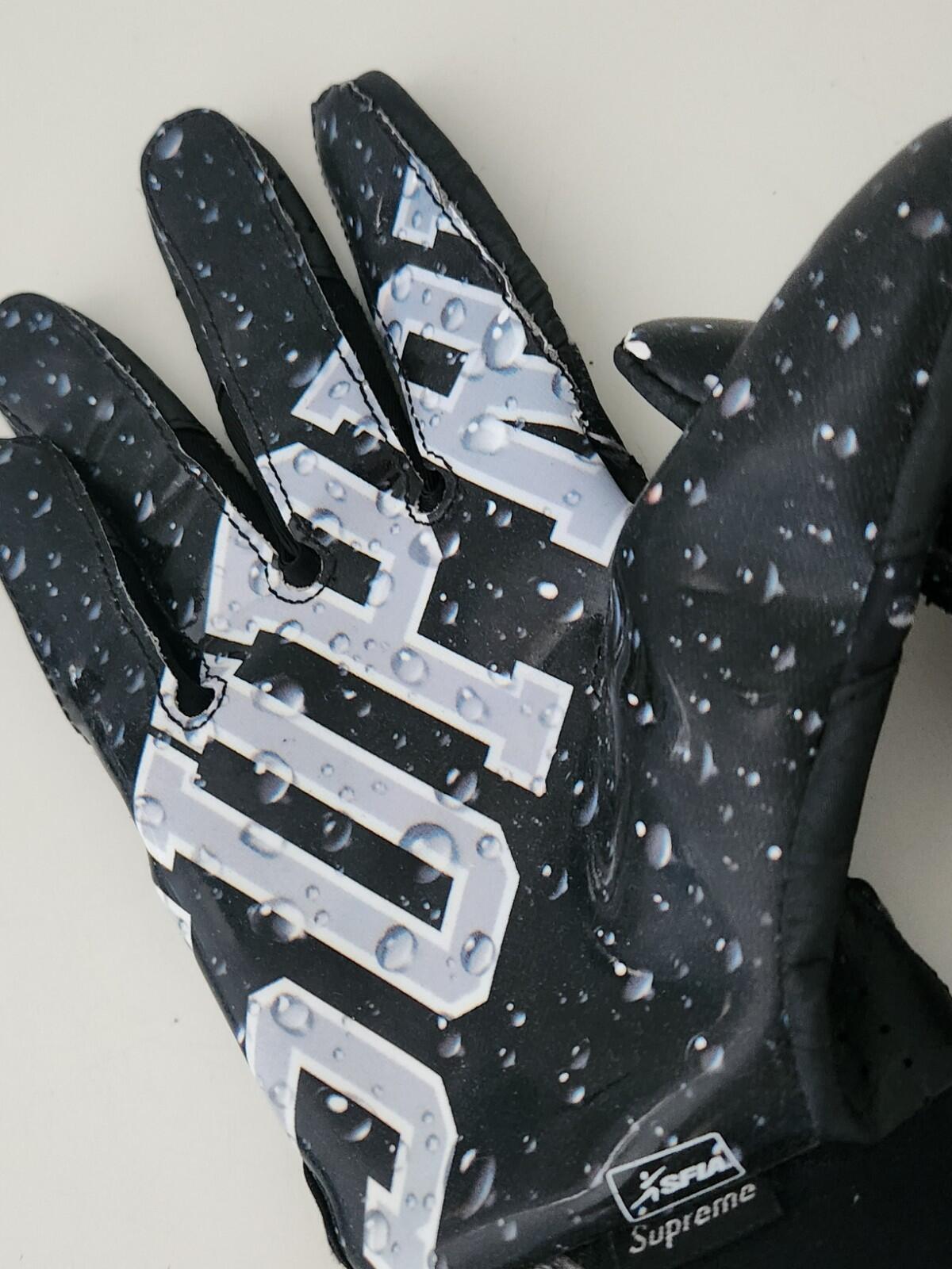 FW18 Supreme x Nike Vapor Jet 4.0 Football Gloves Black Size S