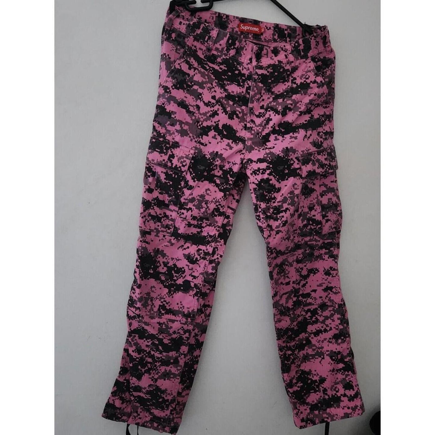 FW17 Supreme Cargo Pant Pink Digi Camo Size 30 W30 L30