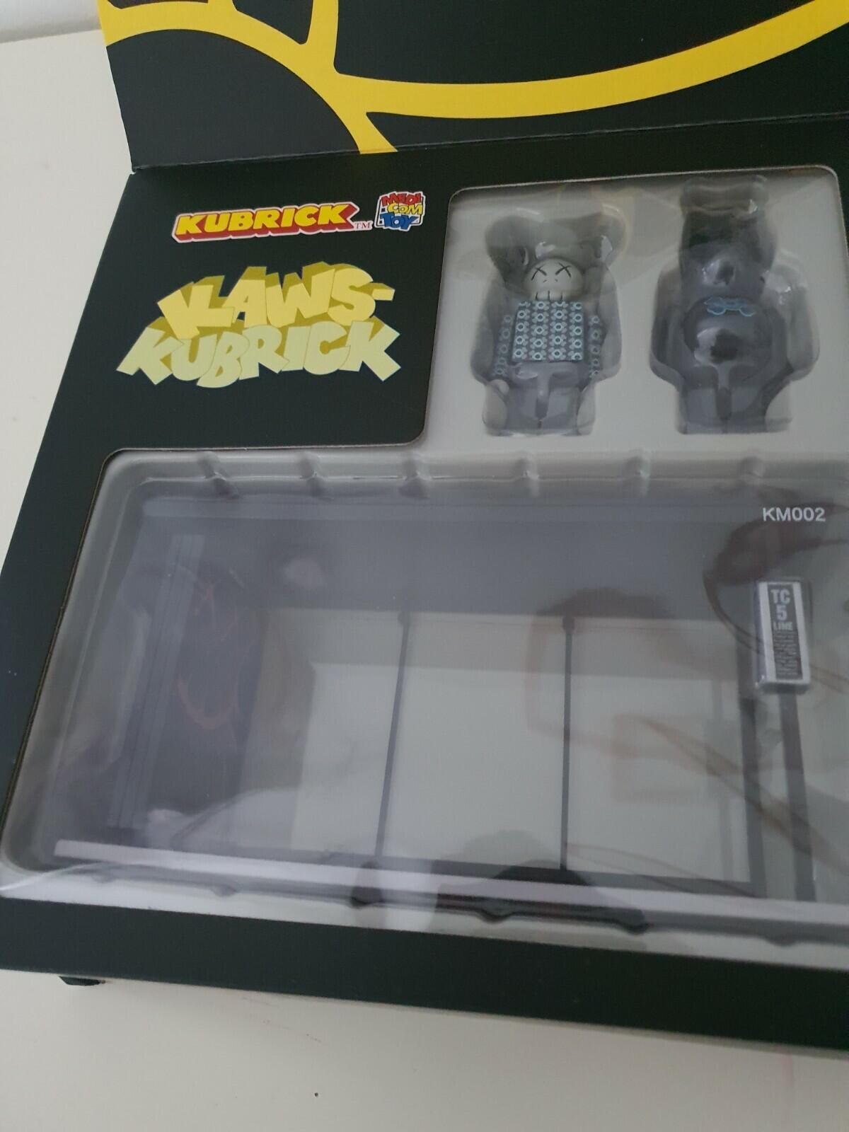 FW02 KAWS x KUBRICK Medicom Bus Stop series volume 2 vinyl toy New and unopened