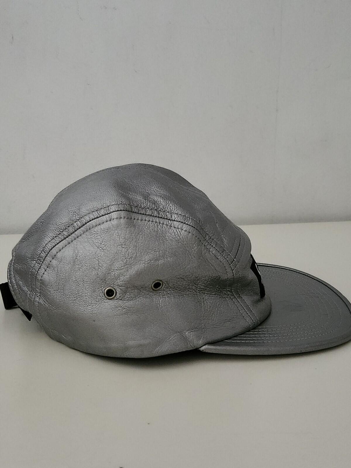 FW16 Supreme Leather Camp Cap Silber