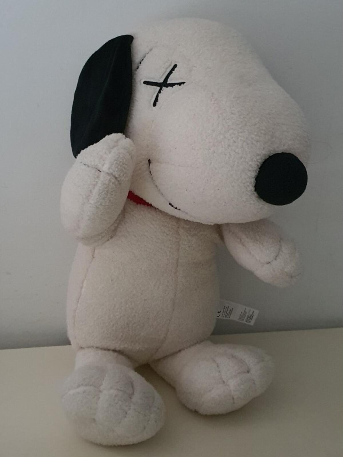 KAWS x UNIQLO x Peanuts Snoopy Plüschtier (Medium) von 2017 Hund