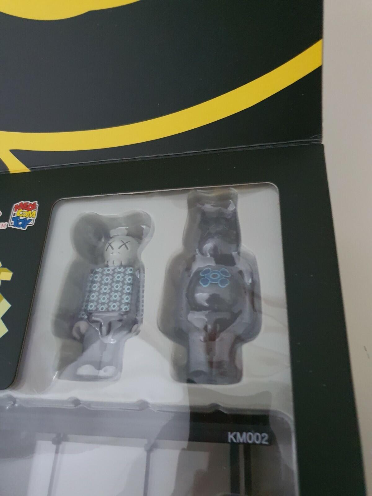 FW02 KAWS x KUBRICK Medicom Bus Stop series volume 2 vinyl toy New and unopened