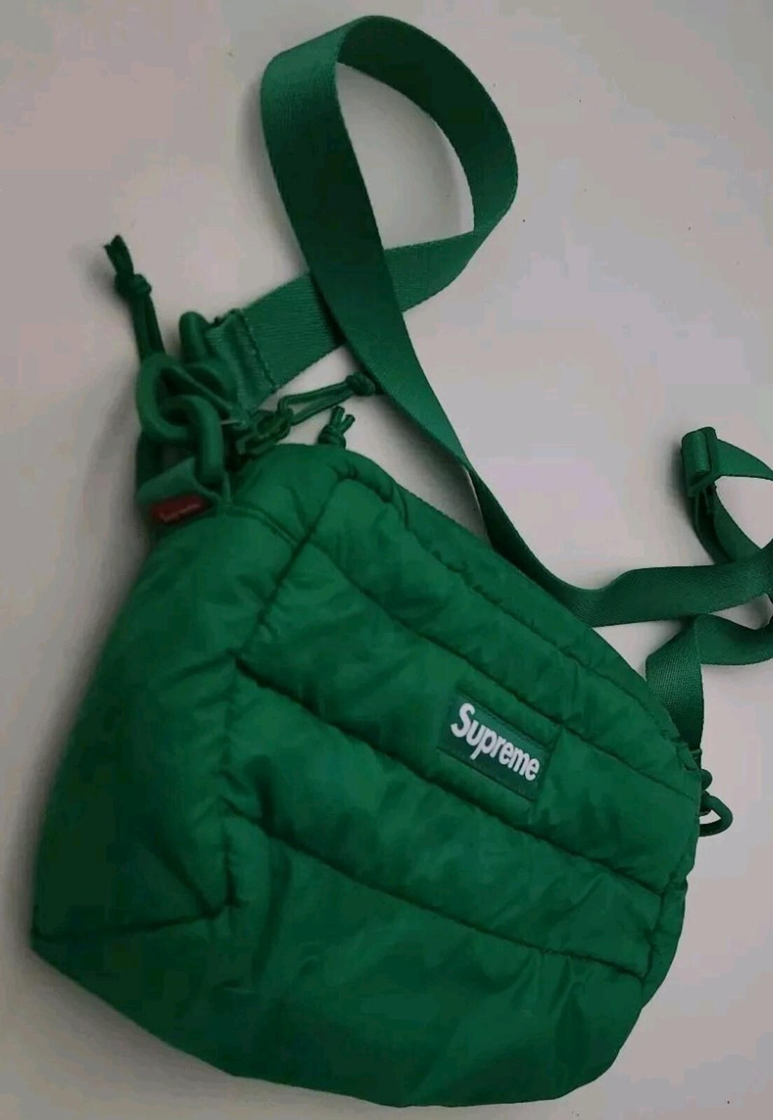 HW22 Supreme Puffer Side Bag Schultertasche Grün Wasserabweisend