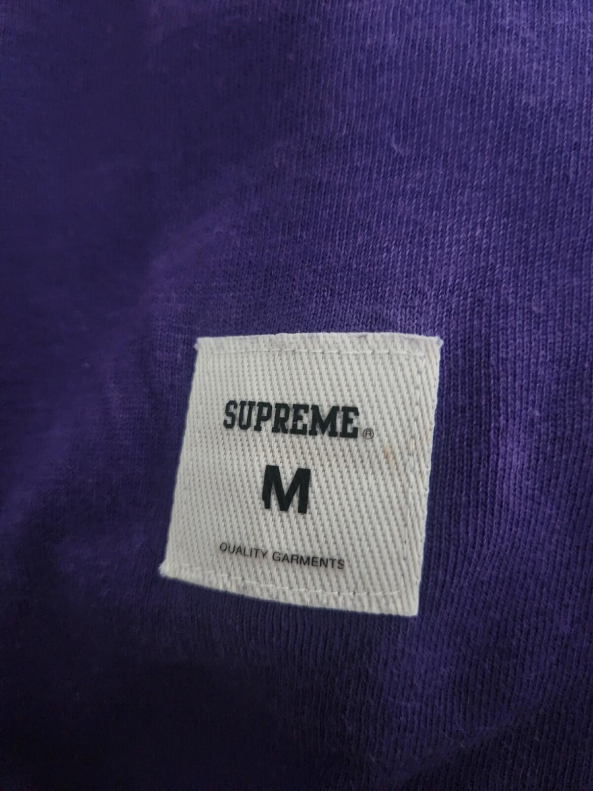 SS23 Supreme Sketch Embroidered S/S Top Talla M camiseta morada