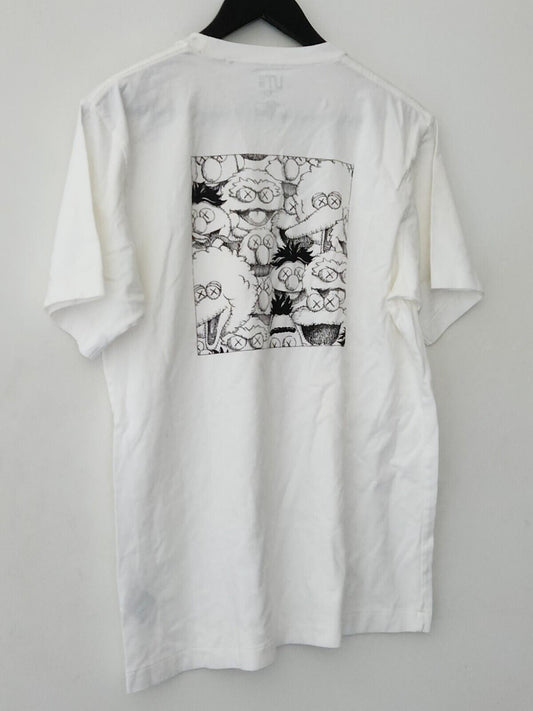 SS17 Uniqlo x Kaws x Sesame Street XX Pocket white Tee size M medium T-shirt