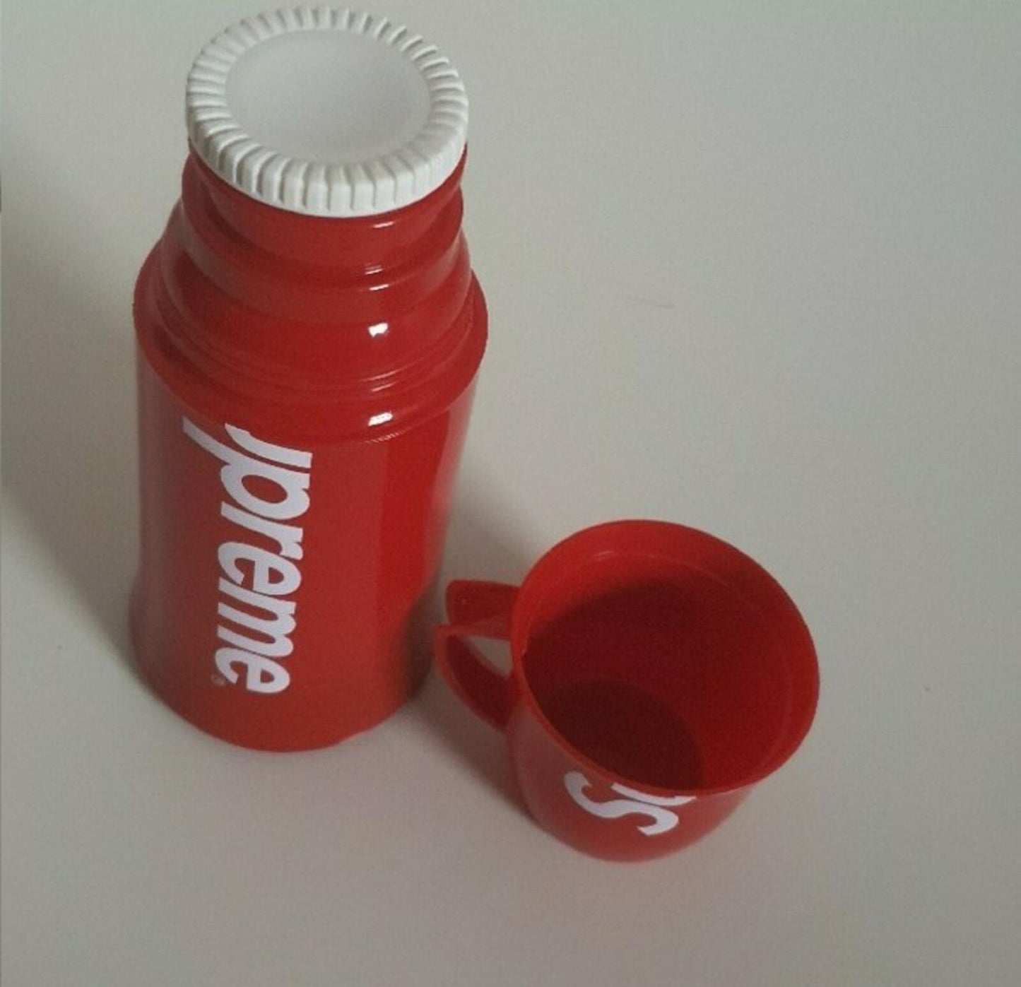 FW14 Supreme x Helios Thermos-Logo-Flasche hergestellt in Deutschland Seltenes Accessoire